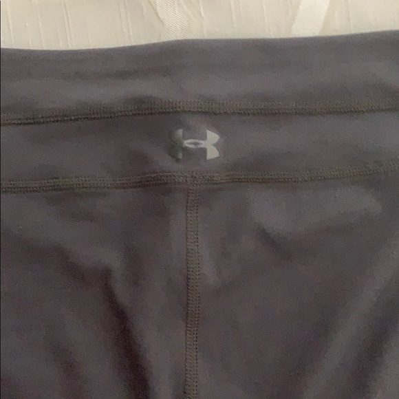 Under Armour all season gear gray crops ladies - Picture 3 of 5